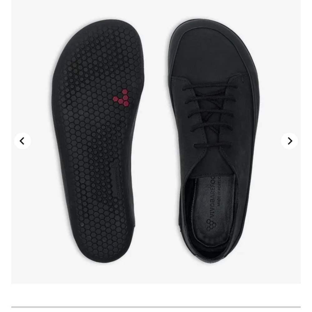 Vivo barefoot woman’s